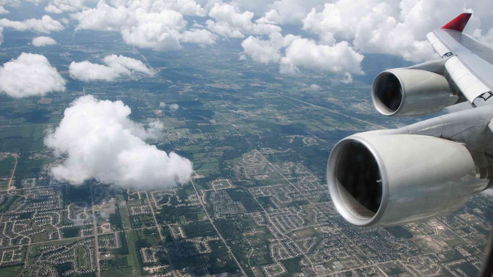 Un avion dans le ciel