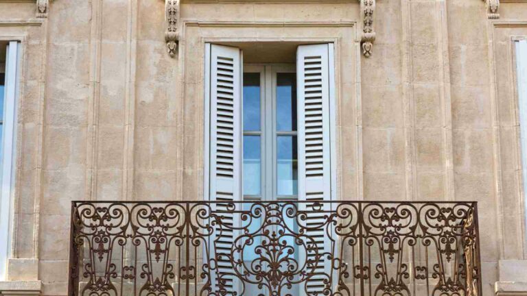 Photo d'un balcon d'une maison
