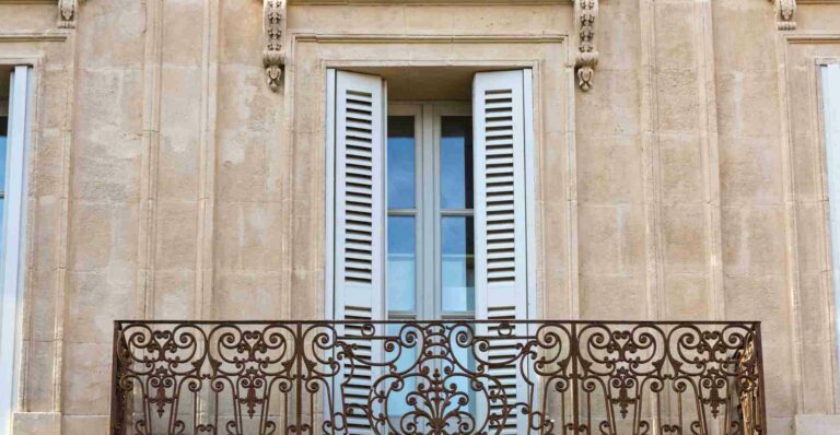 Photo d'un balcon d'une maison