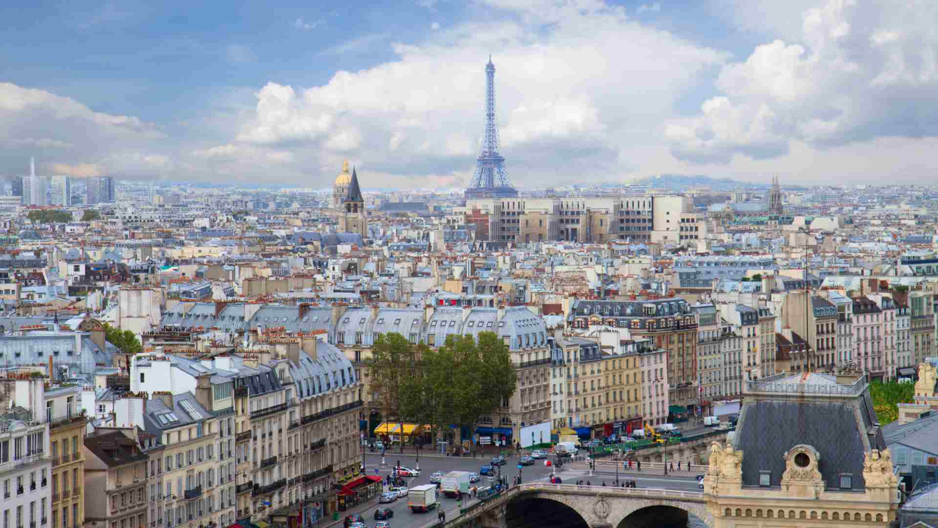 Photo de la ville de Paris et de ses plans d'électrifications