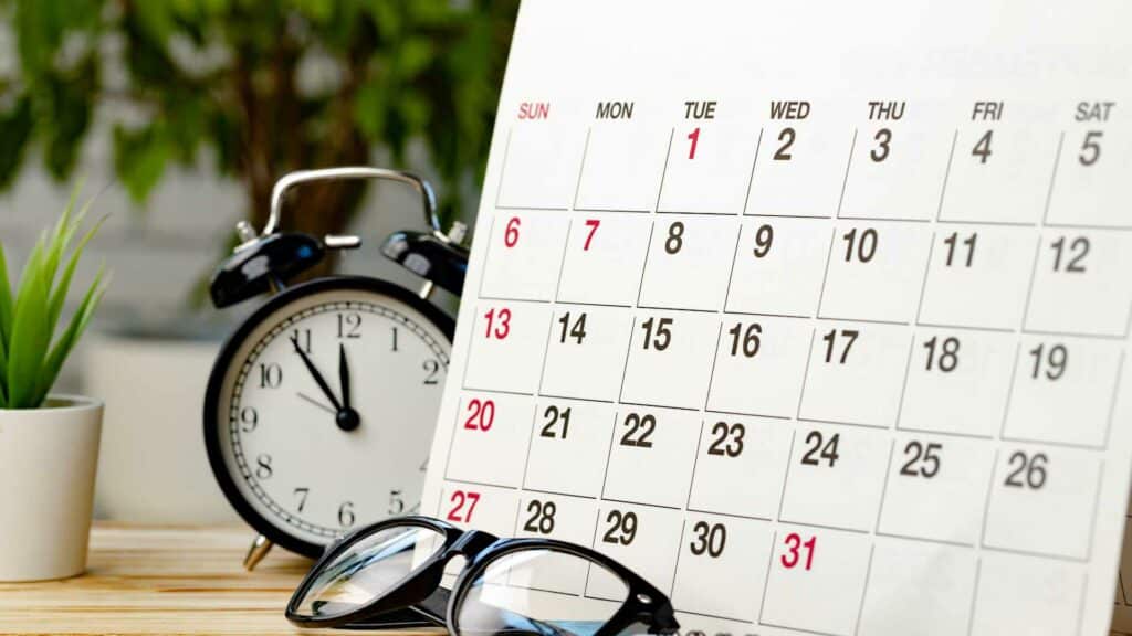 Photo d'un calendrier avec une horloge