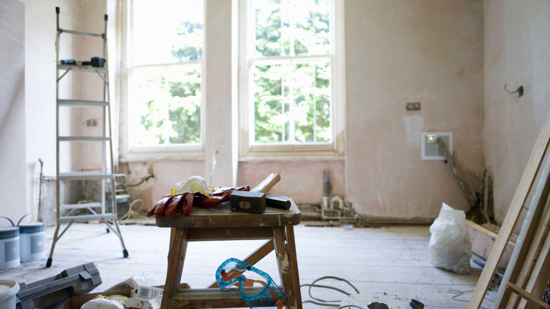 Une maison avec de nombreux travaux